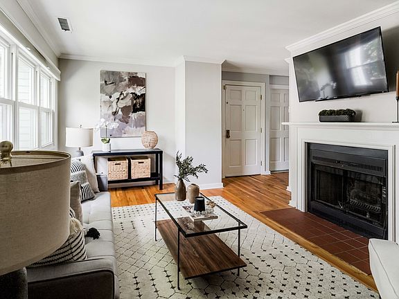 3rd image of 192 Chestnut Ave APT D