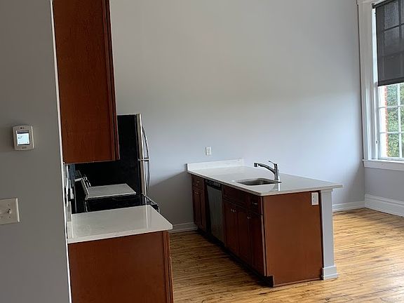 3rd image of 2415 Ballentine Blvd #10928318