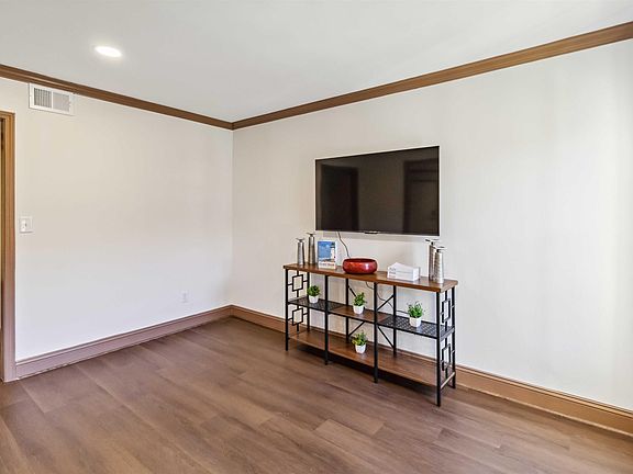 5th image of 906 Chapel Creek Dr #906