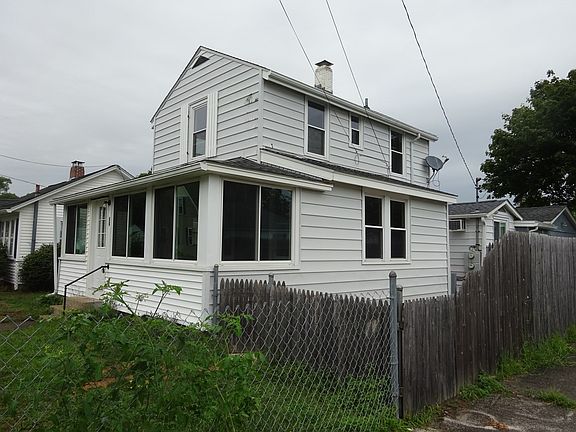 2nd image of 34 Bayview St