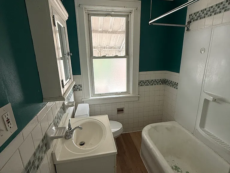 45 Glenmore Ave — Photo 11