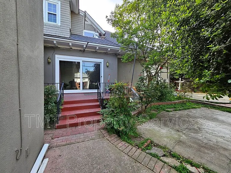 1214 N Pershing Ave — Photo 20