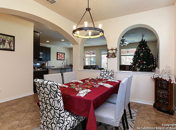 2nd image of 3914 Woodbridge Way