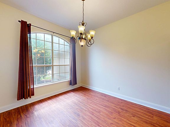 4th image of 440 Crescent Pond Dr
