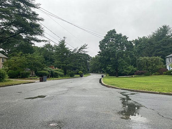 4th image of 54 Cindyann Dr