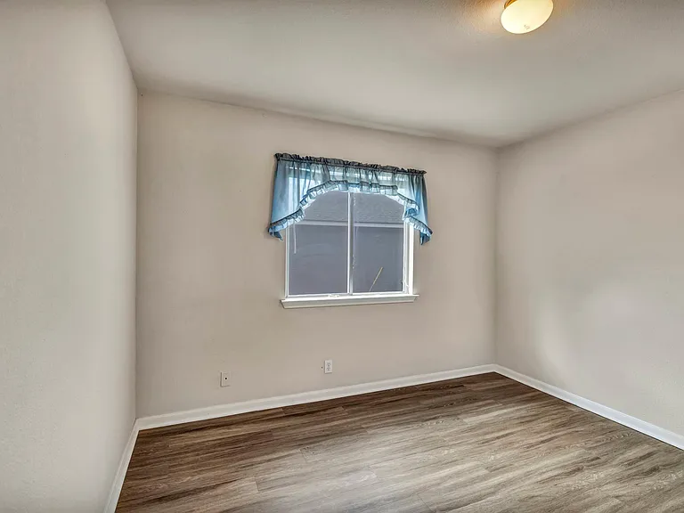 216 Meadowside Dr — Photo 14