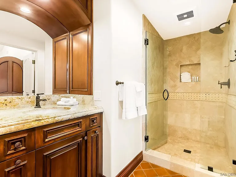 5204 Chelsea St — Photo 58