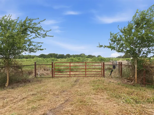 990 Lcr 610, Mart, TX 76664