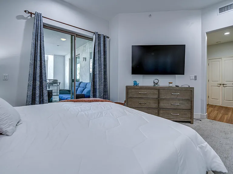 945 E Playa Del Norte Dr #2025 — Photo 11