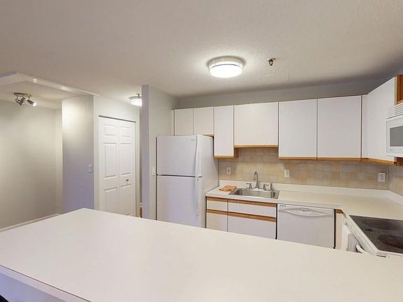 5th image of 11 Church St Unit 114