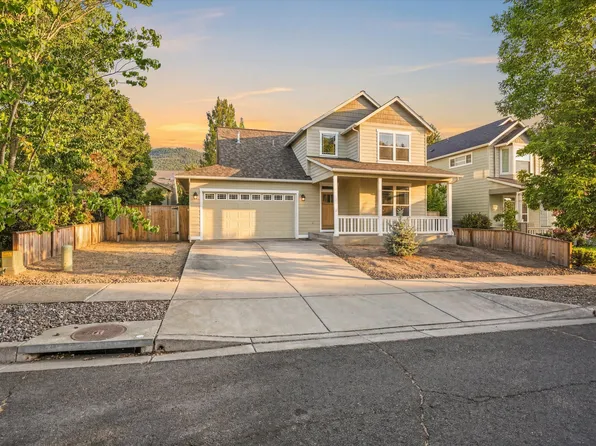 1852 Summer Pl, Talent, OR 97540