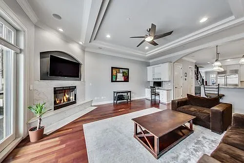 1337 W Roscoe St — Photo 12