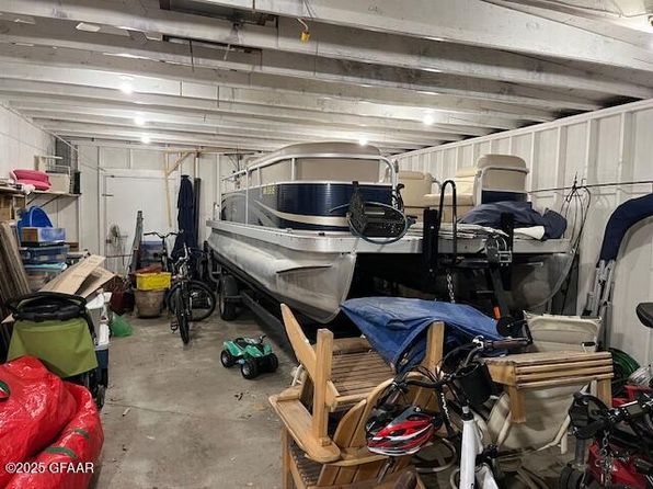 21 Eastwood Dr, Grafton, ND 58237