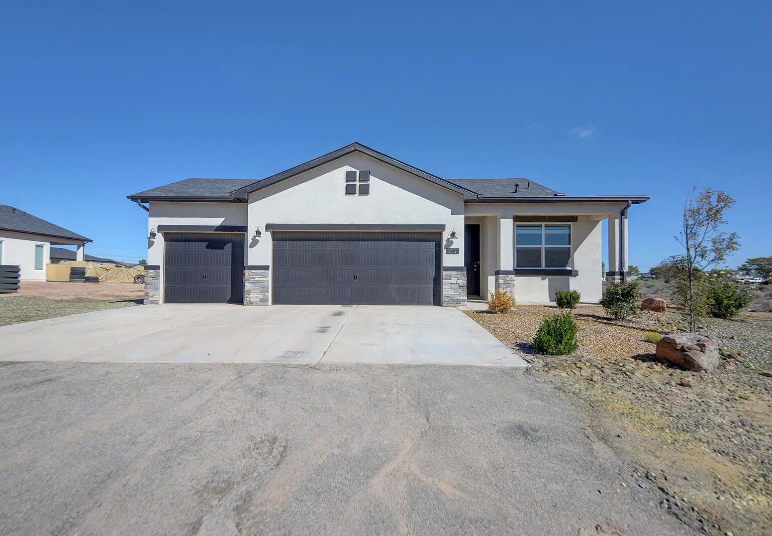 3 bed, 2.5 bath, 1950 sqft, $2,300 — Photo 2