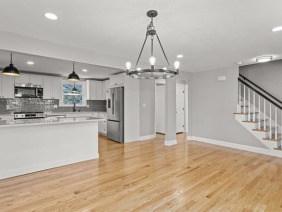 4th image of 25 Rock Rd