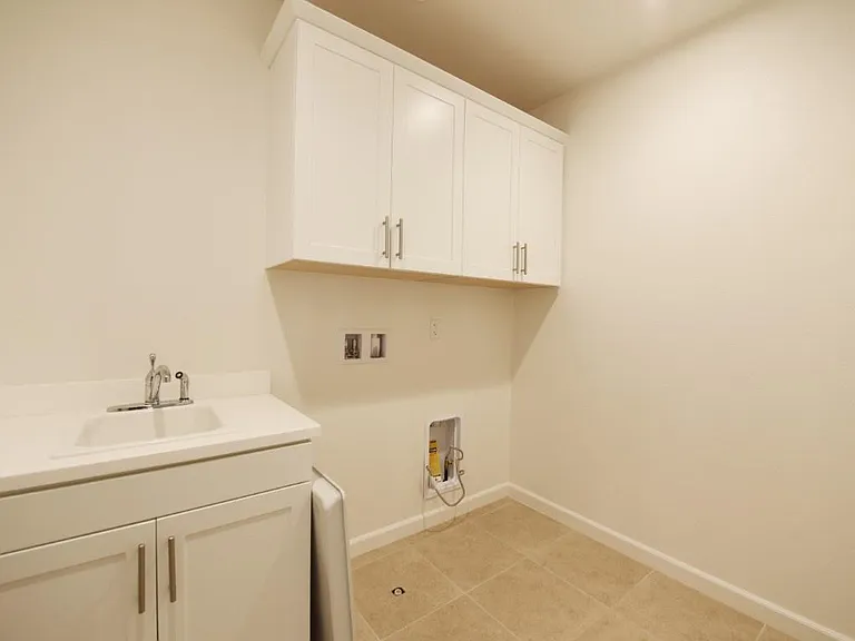 17 Arriate St — Photo 35