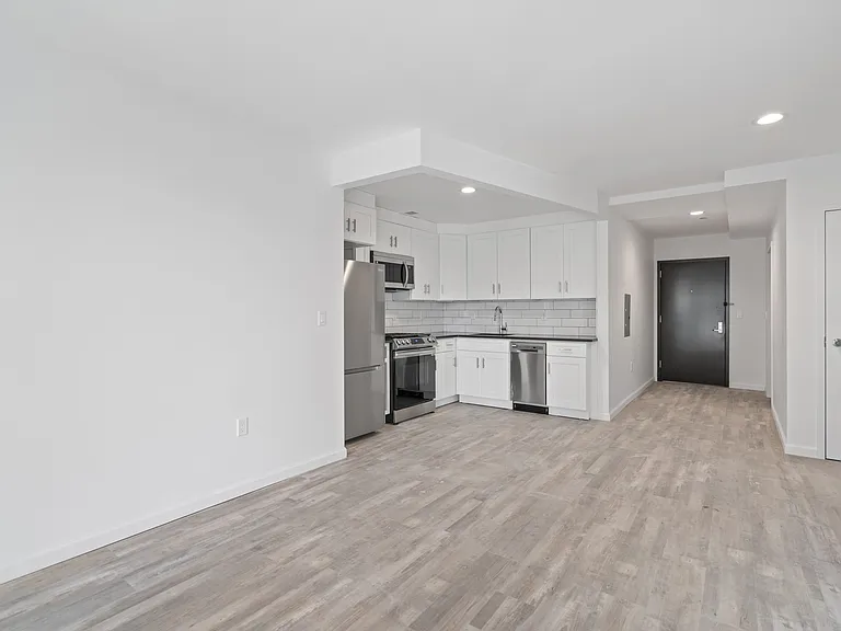 39-04 29th St #2C — Photo 3