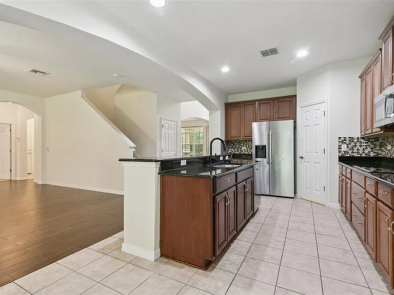 660 Fanning Dr — Photo 16