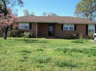 1413 W Parker Rd, Greenville, SC 29617