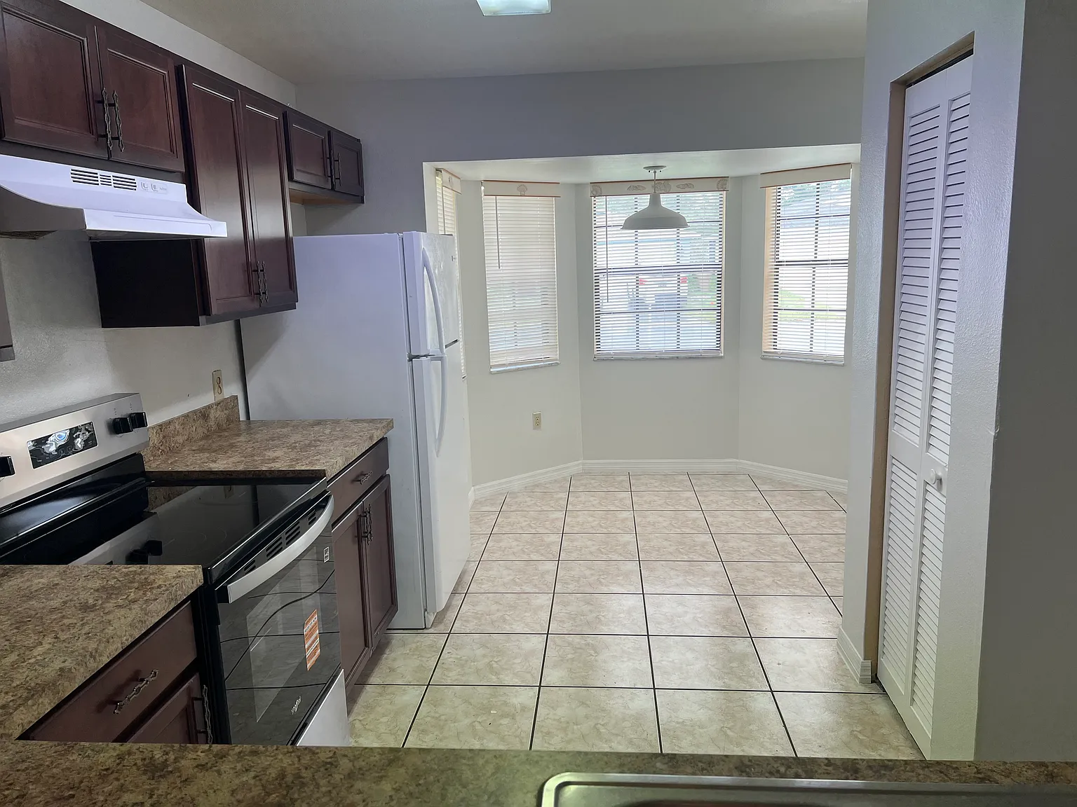 3 bed, 1381 sqft, $1,995 — Photo 3