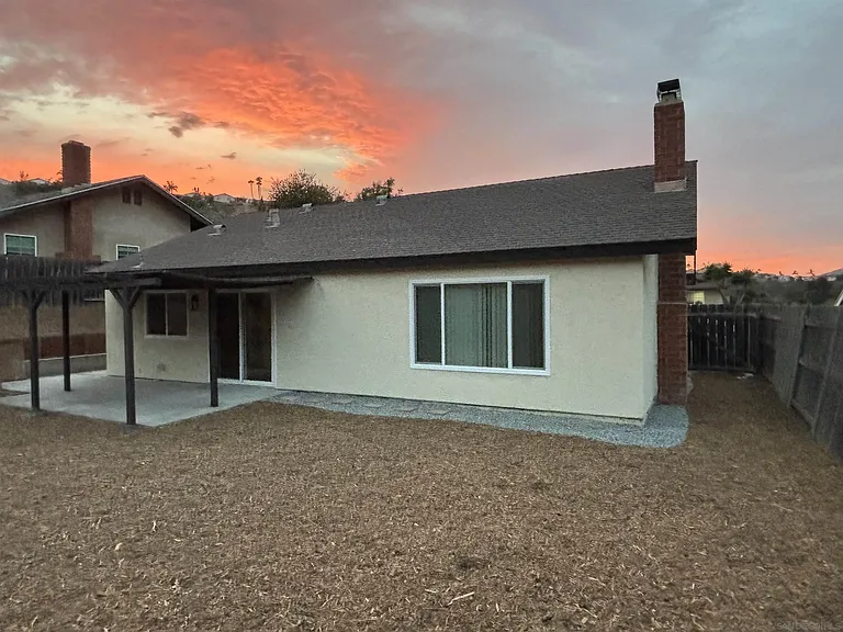 11385 Almazon St — Photo 4