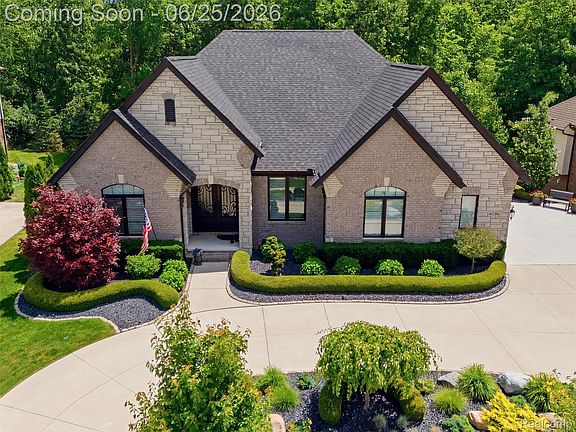 3rd image of 60778 Forest Creek Dr