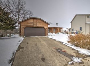 3994 N Northbrook Dr, Decatur, IL 62526