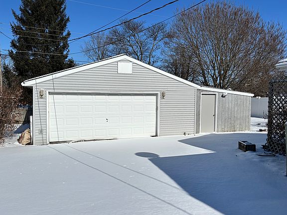 2nd image of 728 Tomahawk Dr