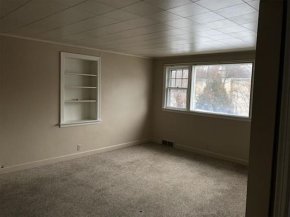 3rd image of 433 S Van Buren St