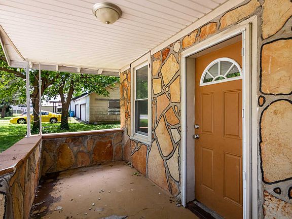 3rd image of 1619 N Marlan Ave