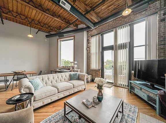 3rd image of 2222 W Diversey Ave APT 309
