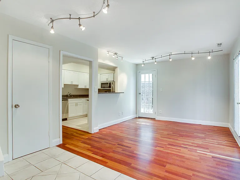 Foyer/Living Room