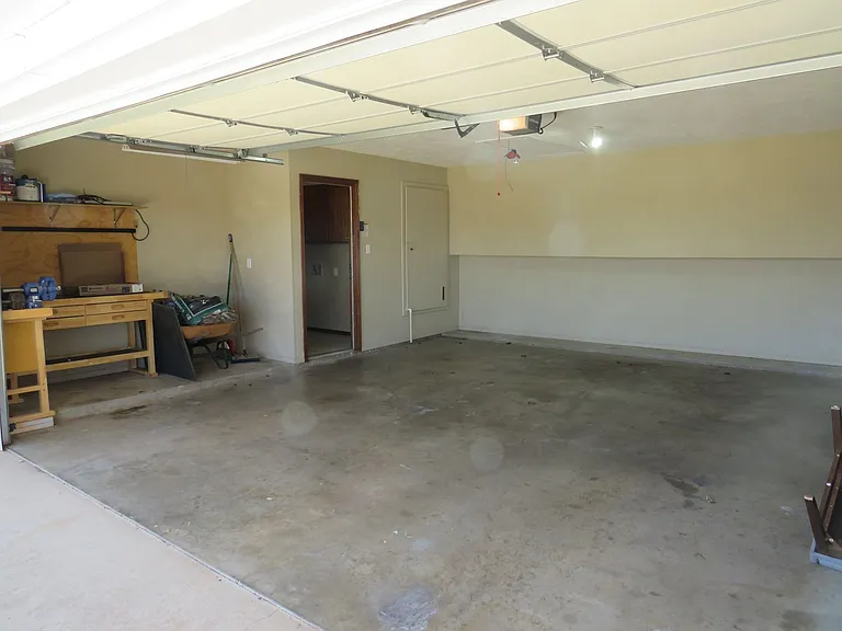 108 NE 48th St — Photo 2