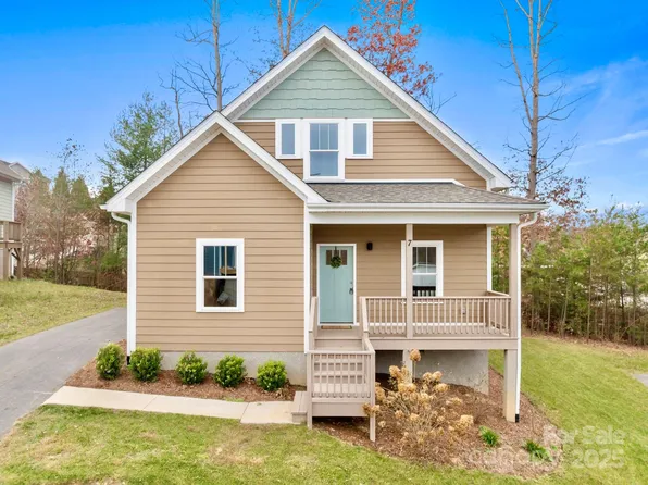 7 Berry Crest Ln, Arden, NC 28704