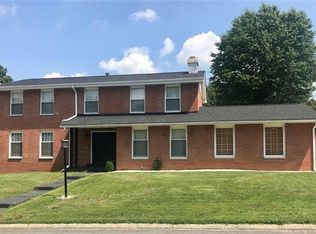 5305 River Aire Dr, Godfrey, IL 62035
