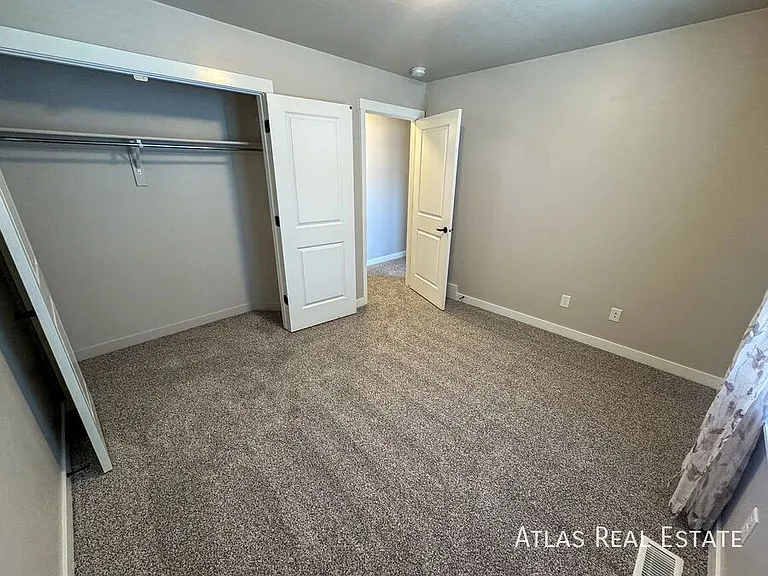 2530 N Knights Ln — Photo 6