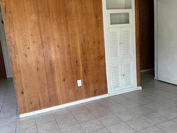 4th image of 44146 Fern Ave