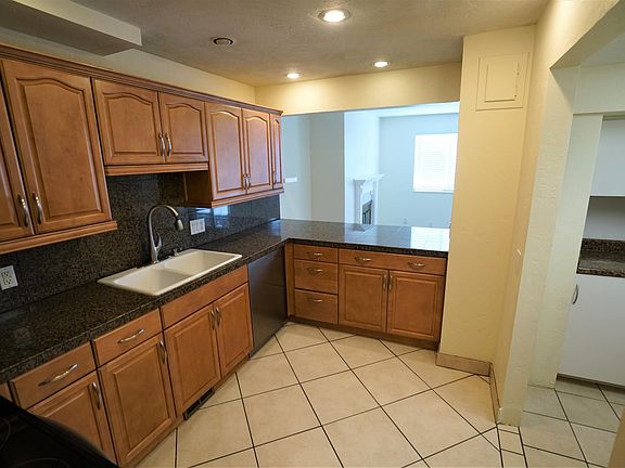 3rd image of 1797 S Laurelhurst Dr