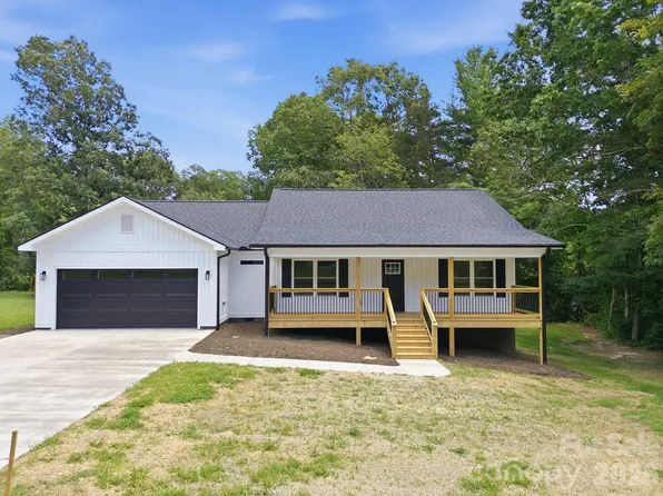 322 Jody St, East Flat Rock, NC 28726