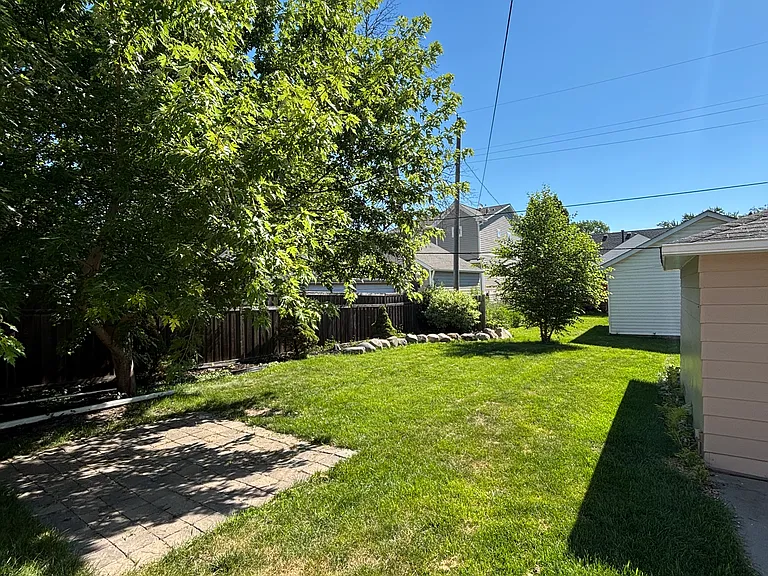 5921 Wooddale Ave — Photo 8