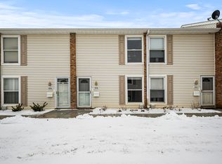 1938 Huntington Blvd, Hoffman Estates, IL 60169