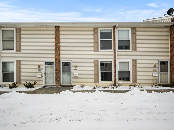1938 Huntington Blvd, Hoffman Estates, IL 60169