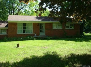 11579 Post Ln, South Lyon, MI 48178