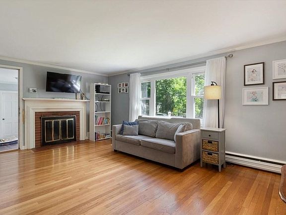 2nd image of 228 W Elm St