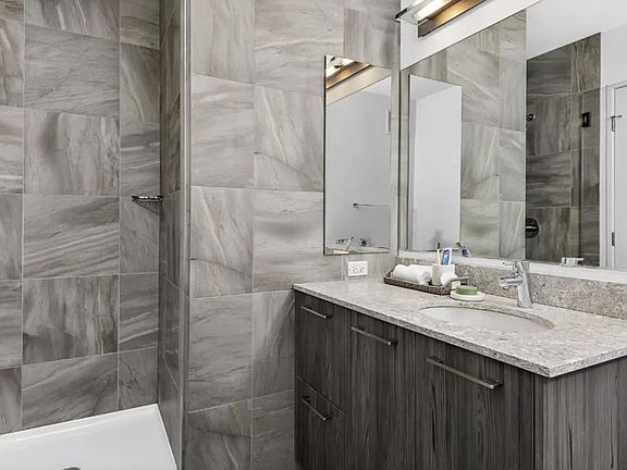 4th image of 304 E Illinois St #1104