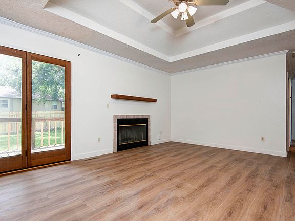 5th image of 640 E Kerr Street