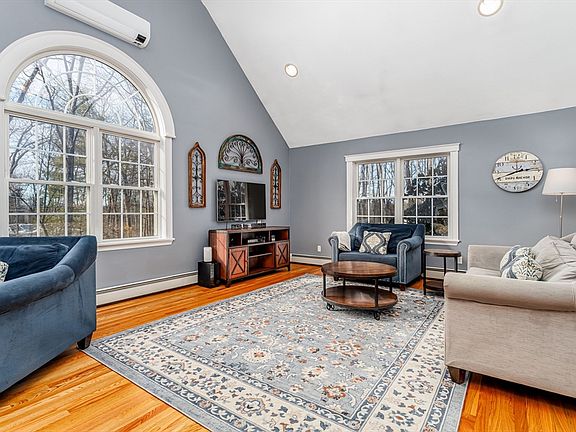 3rd image of 120 Robbs Hill Rd