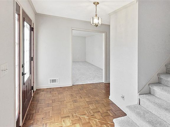 4th image of 463 Fairhaven Ct
