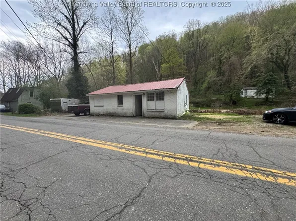 5806 Kanawha State Forest Dr, Charleston, WV 25314