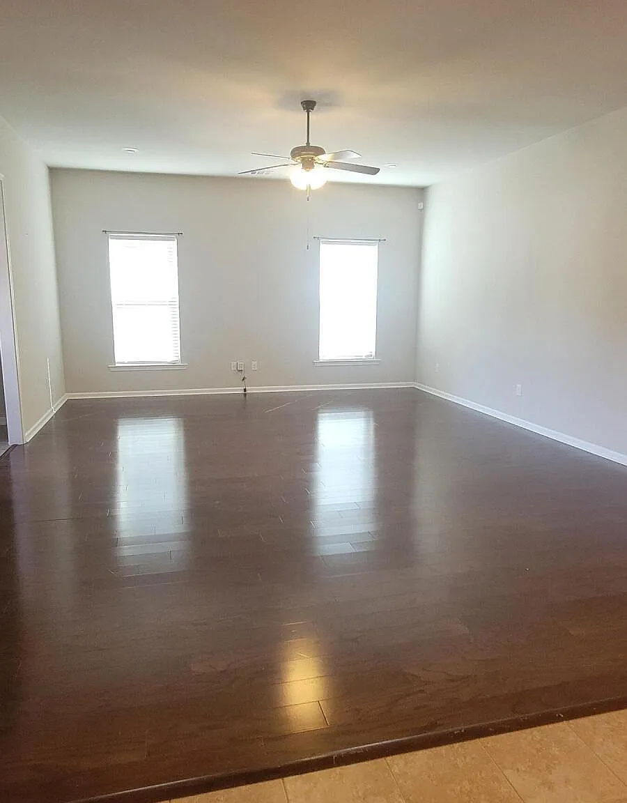 3 bed, 2.0 bath, 1973 sqft, $2,075 — Photo 3